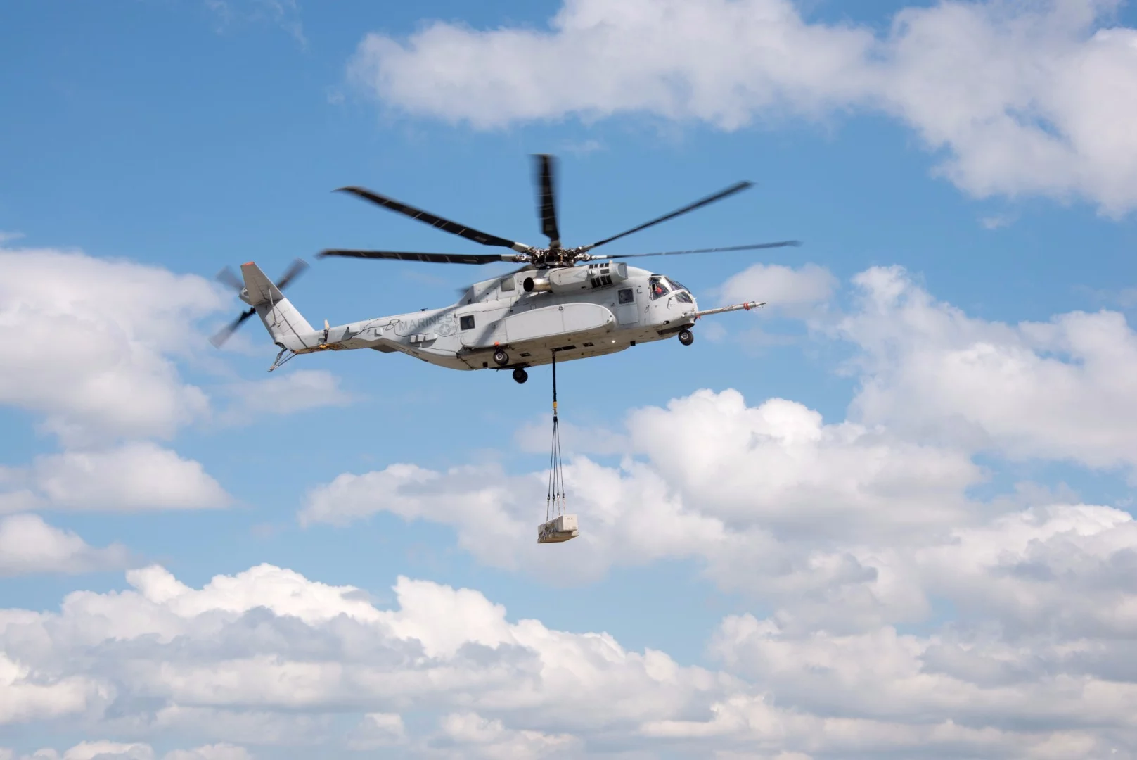 The US Marine Corps' biggest helicopter, the CH-53K King Stallion, has lifted its first 20,000 lb load in tests