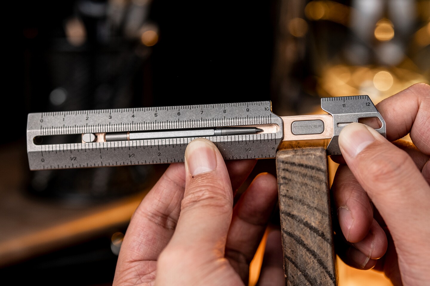 The measuring caliper in action, showing that this board is 21 mm thick