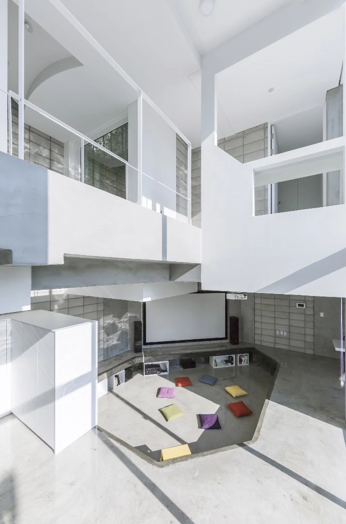 The Flying House's sunken living room