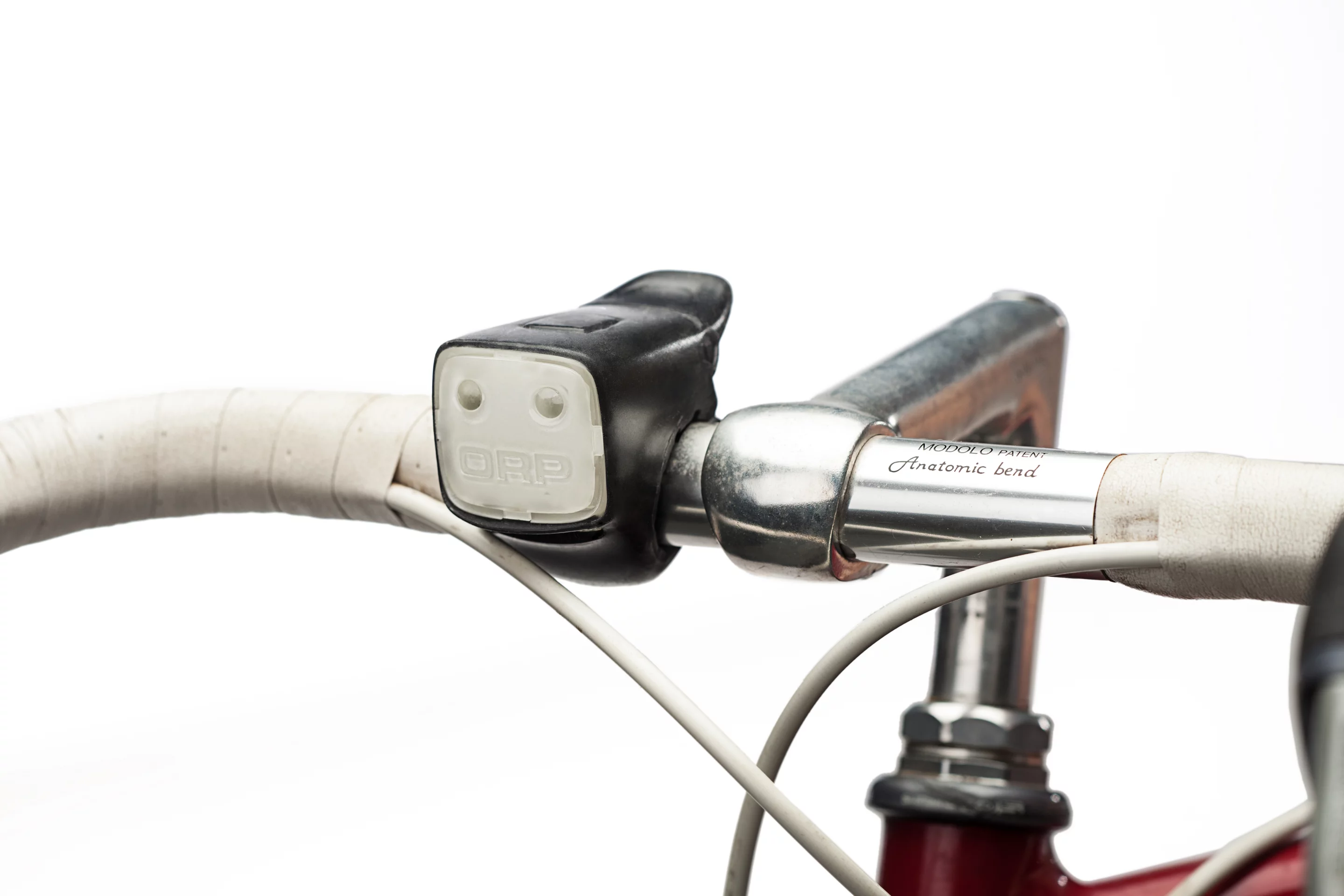 The two small always-on/blink LEDs pump out 87 lumens with a 120-degree cone
