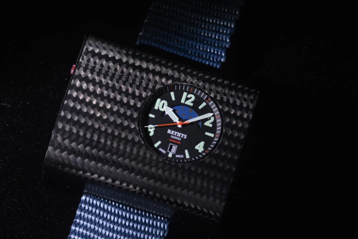 The Cesium 133 prototype currently sports a carbon fiber case, which keeps its weight down to that of a regular wristwatch