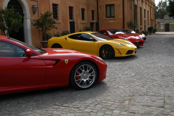 The Elite Car and Castle Tour features 15 supercars (Photo by Como Travel)