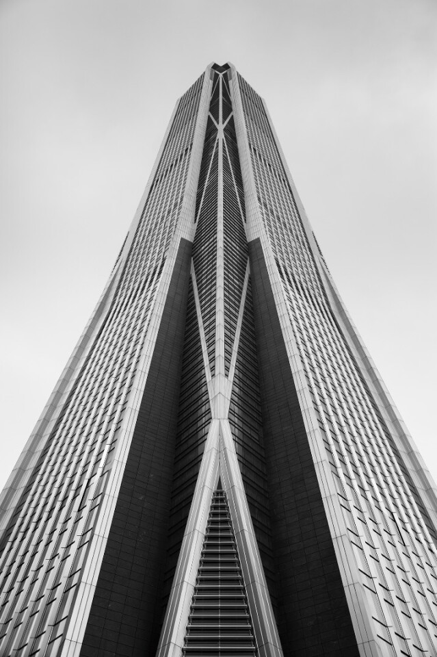 The Ping An Finance Centre's sculpted facade is designed to reduce wind loads