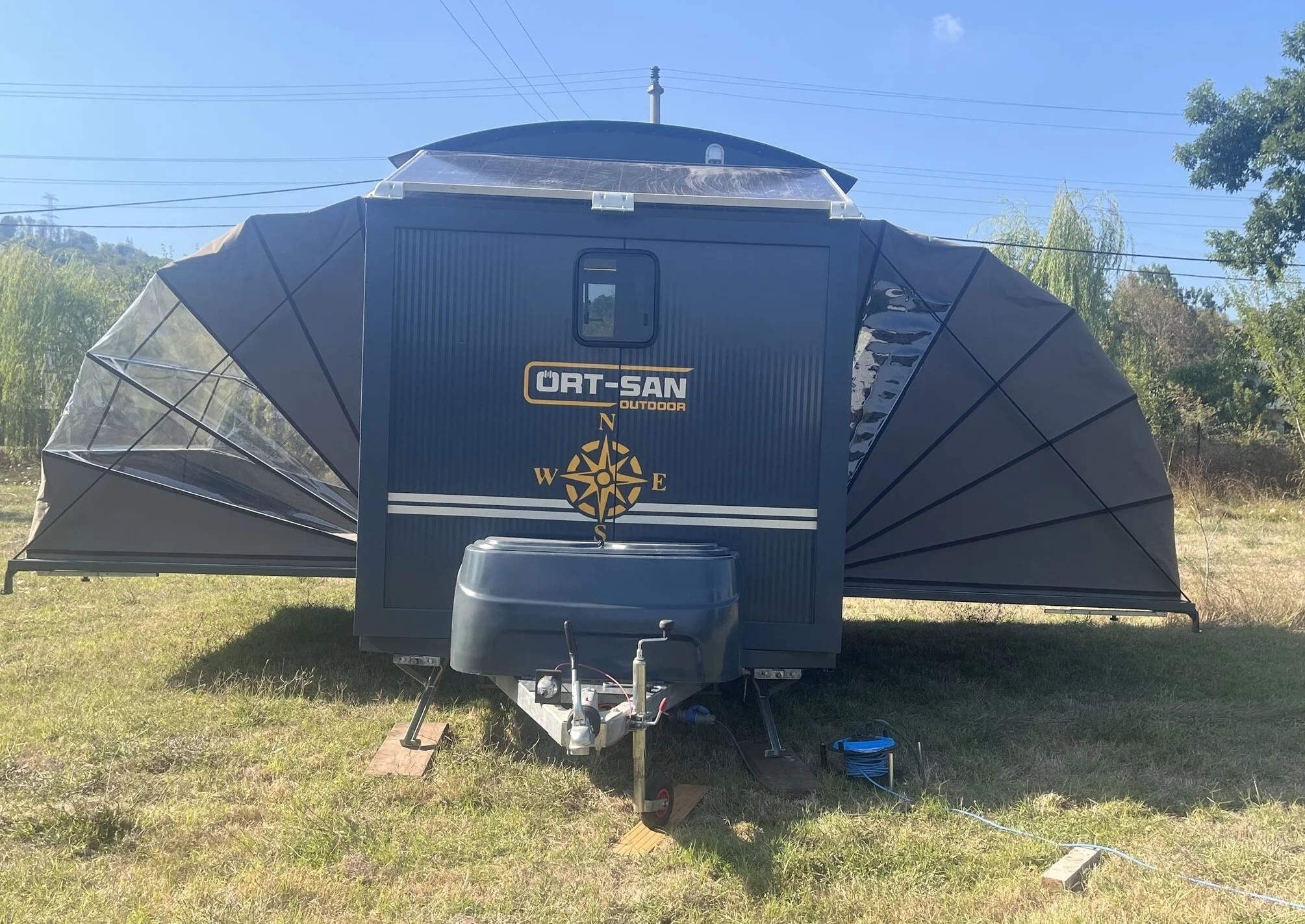 Hit a button on the remote, and the Mini House expands automatically to nearly three times its towing size