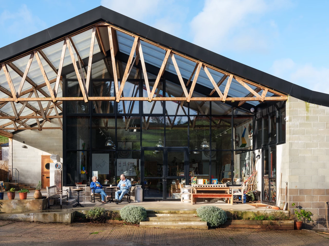Cowshed was designed by David Kohn Architects and is located in Devon