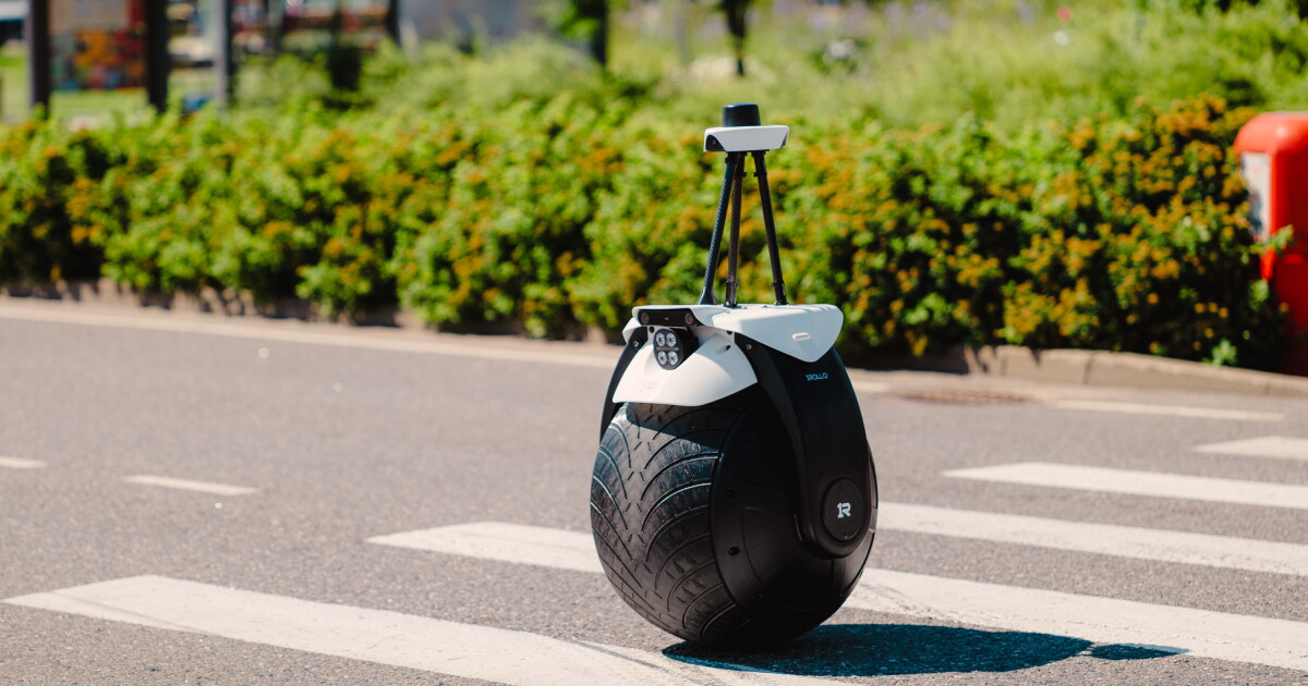 Mono-wheel security bot foretells a future of digital snitching Mono-wheel security bot foretells a future of digital snitching