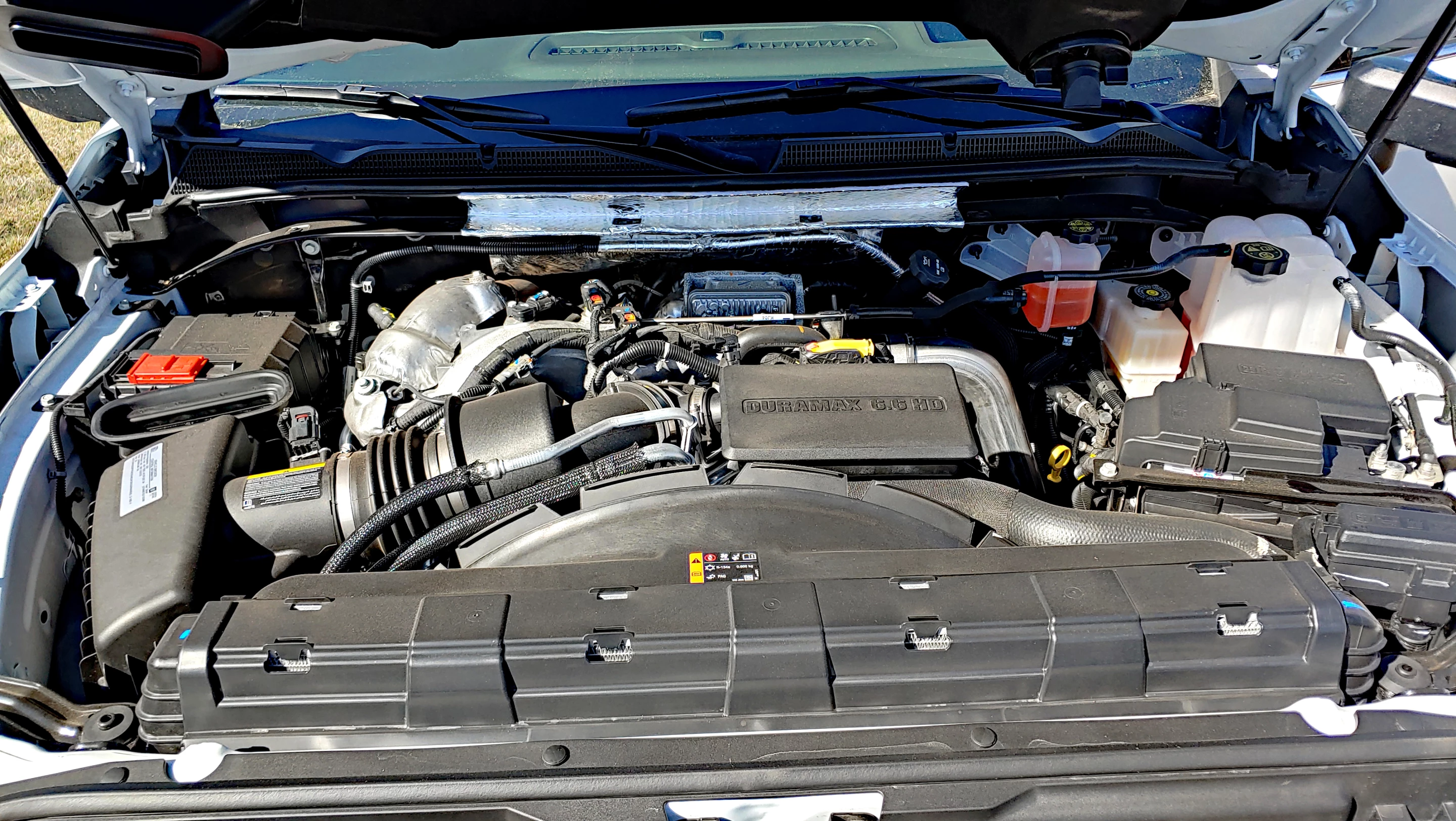 The huge 6.6L Duramax diesel engine in the Sierra HD models didn't change much for 2020, but is now mated to a 10-speed automatic transmission