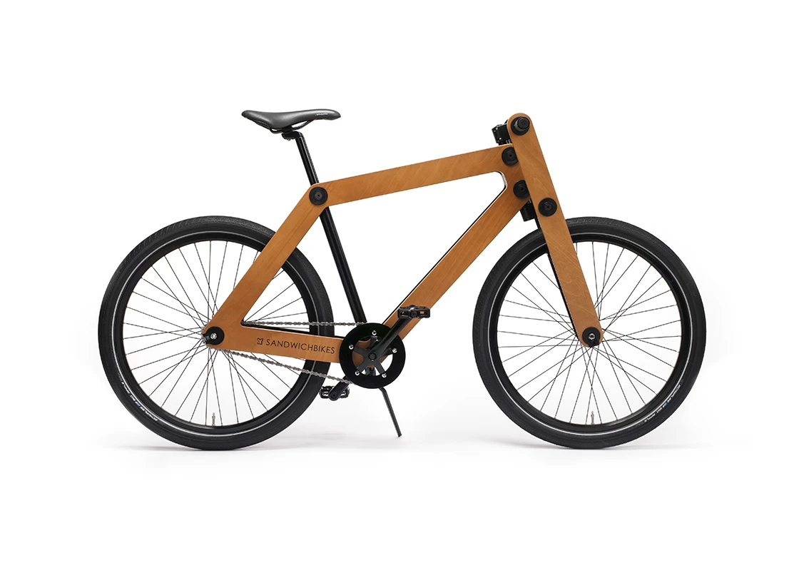 The Sandwich bike is 175 cm (69 in) long and 95 cm (37 in) tall