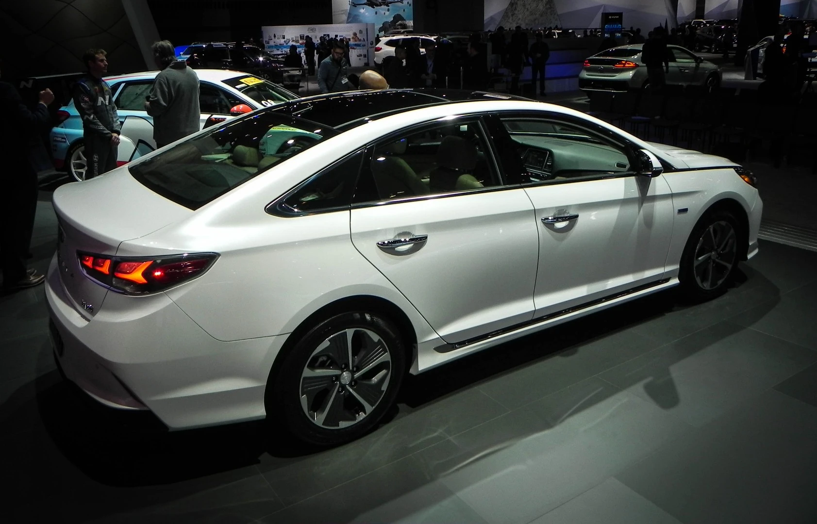 Unveiled at the Chicago Auto Show 2018 were the Hyundai Sonata Hybrid and Sonata Plug-in Hybrid models