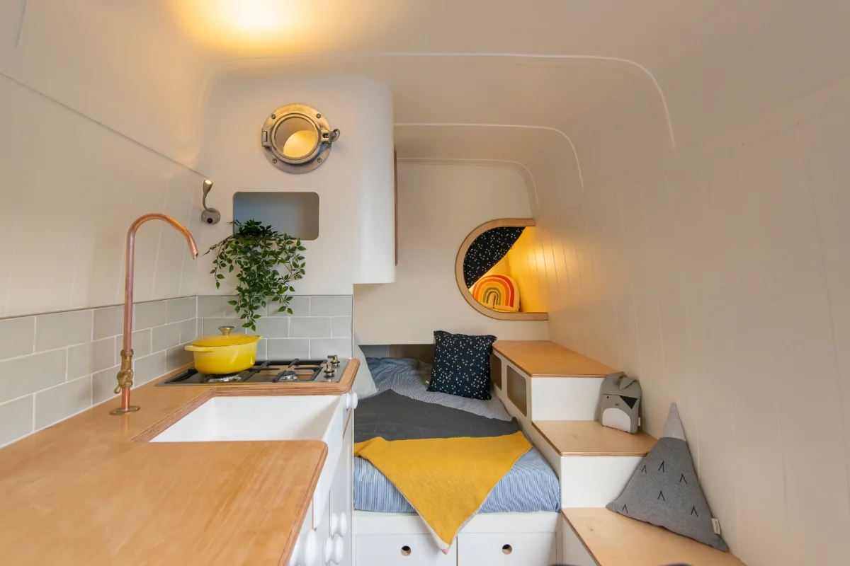 The Jubel Explorer is stylish, comfortable and packed with all the desired features for traveling