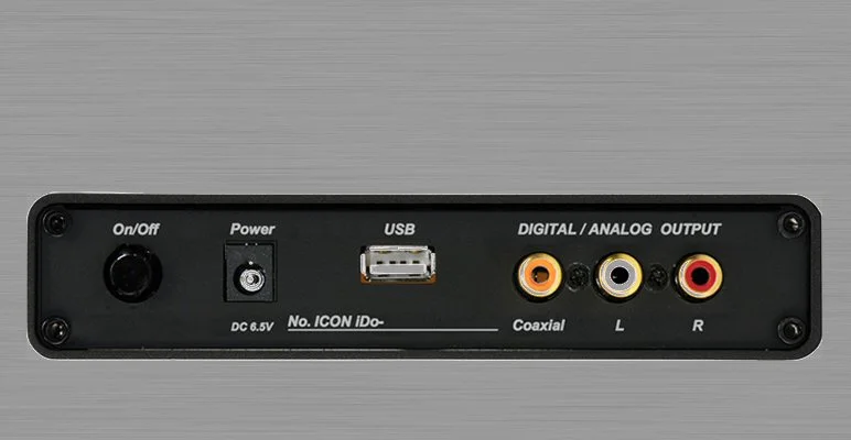 The rear of the Icon iDo showing USB port and RCA outputs