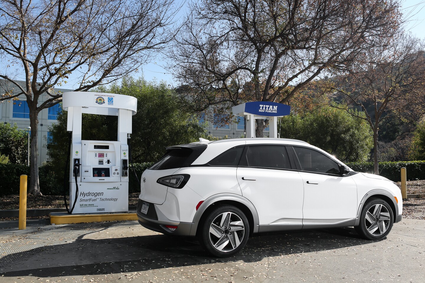 The NEXO supports 350 bar and 700 bar refueling systems and if using a 700 bar system, refueling takes just 5 minutes