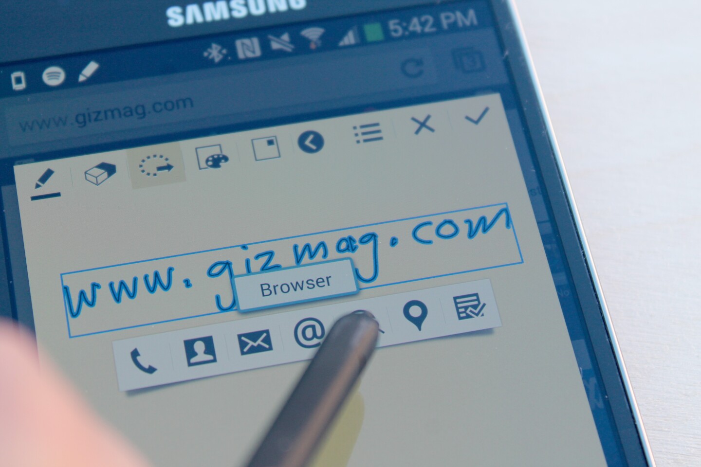 ... so you can scrawl Gizmag's URL, then open it in your browser