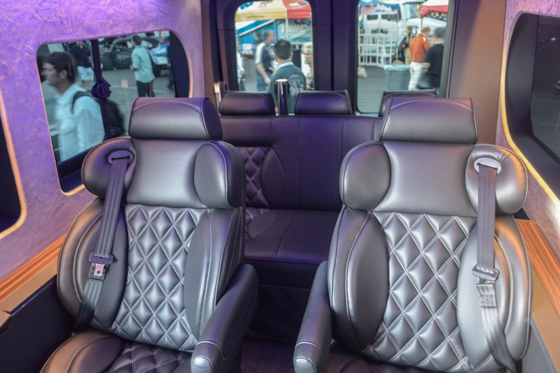 Four individual seats + a rear bench (Photo: C.C. Weiss/Gizmag)