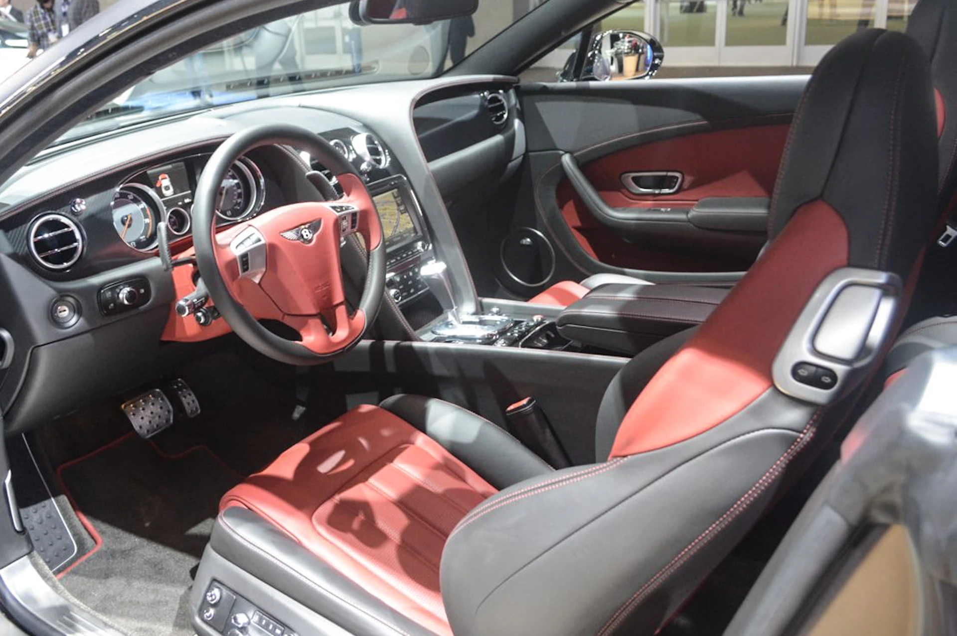 A peek inside the Bentley Continental GT V8 S (Photo: C.C. Weiss/Gizmag)