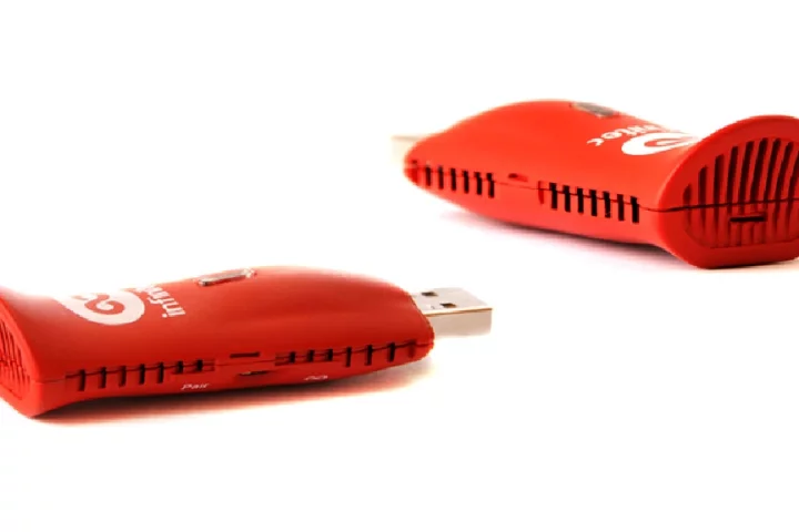 The Infinitec IUM stick lets you transfer wirelessly as much content as you can access from your laptop to any device with a USB port