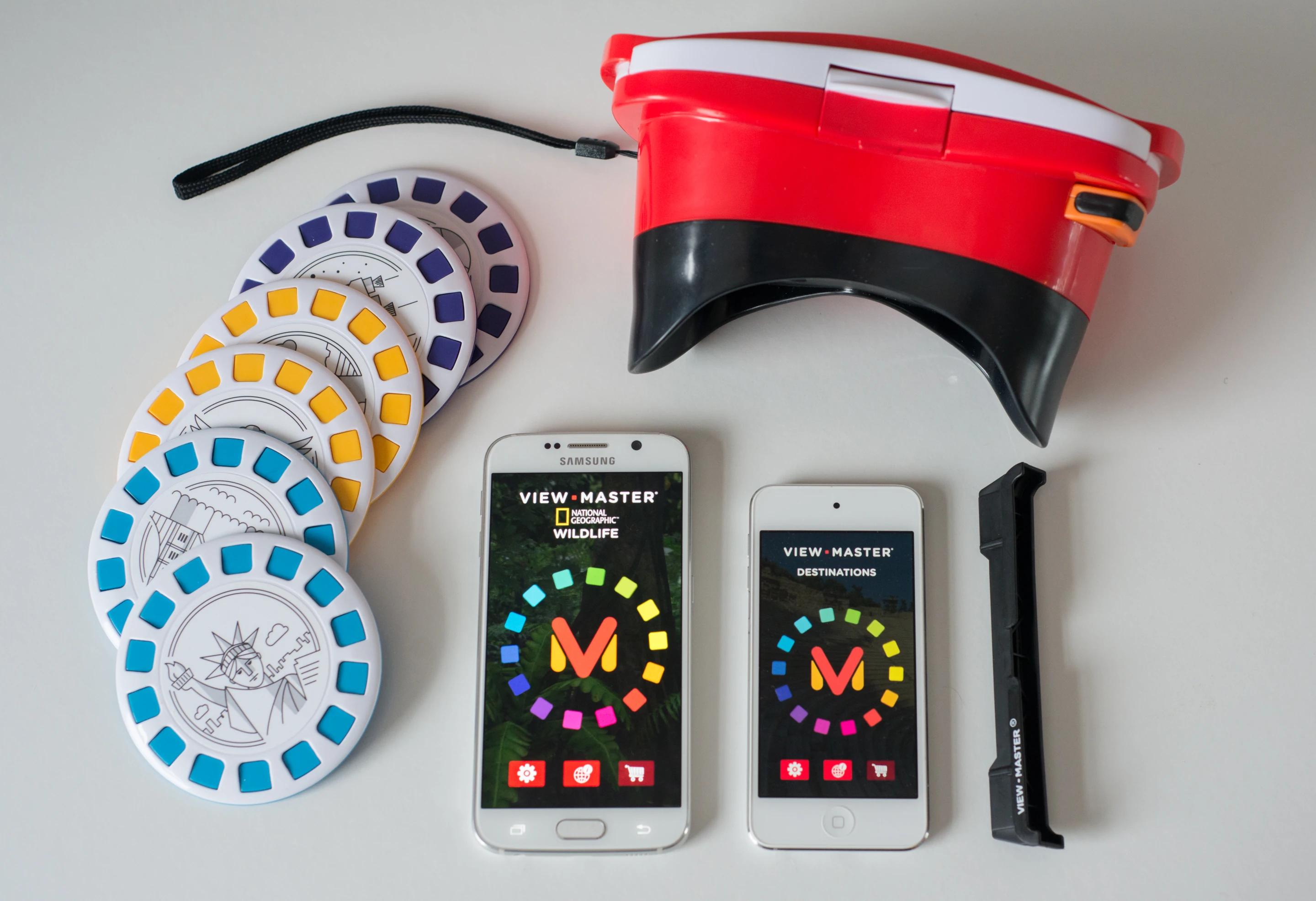 The Mattel View-Master VR can be use with large or small phones, though he experience is better with bigger ones