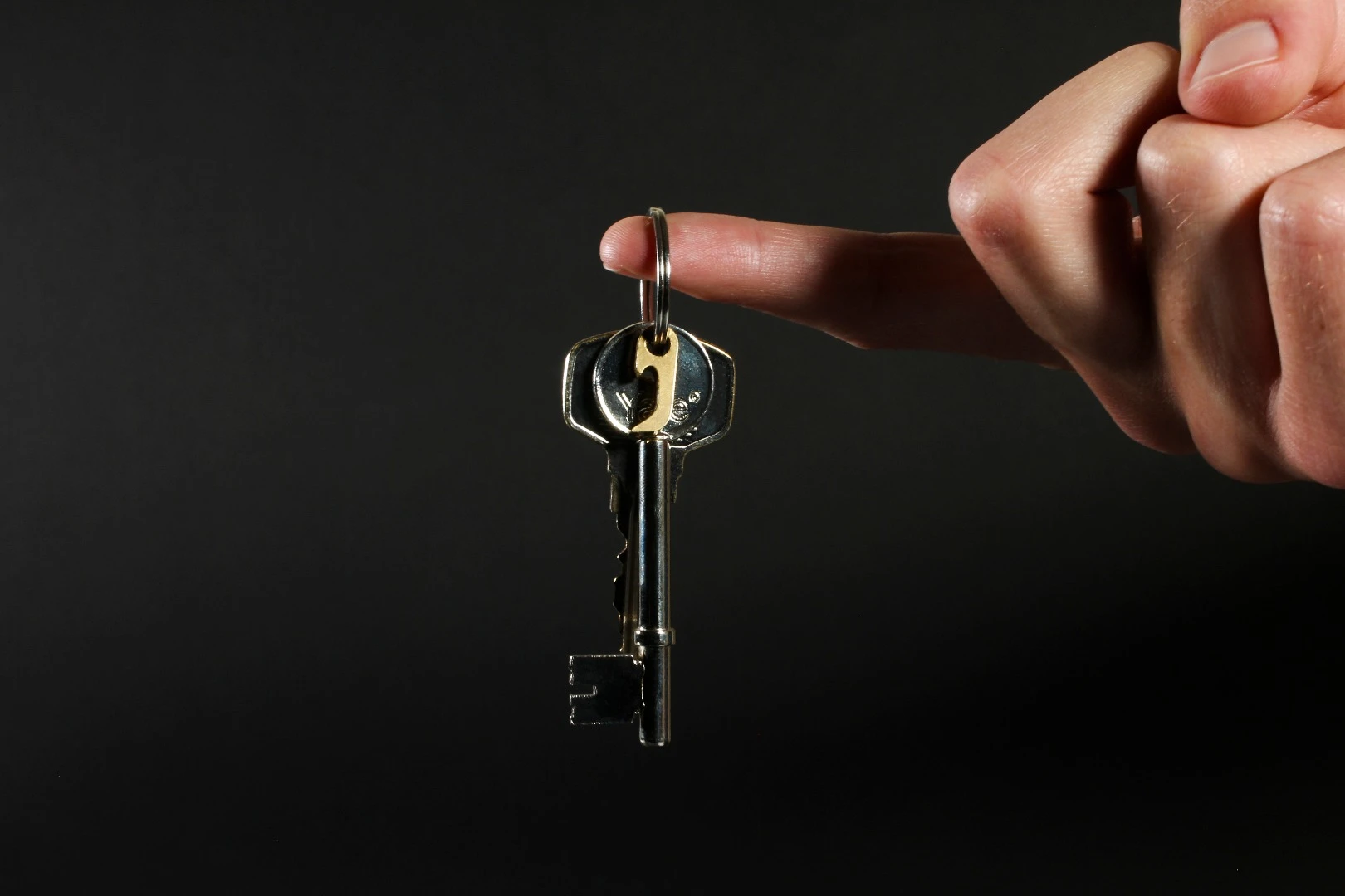 Multitools come in all shapes and sizes these days, but few, if any, with the diminutive profile of the Claw