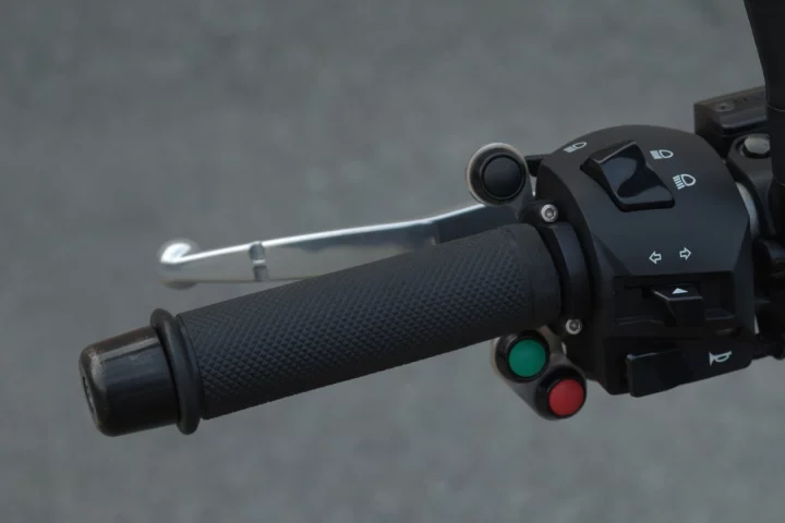 Semi-automatic shifting with the ShiftFX EST system is via green, red and black buttons