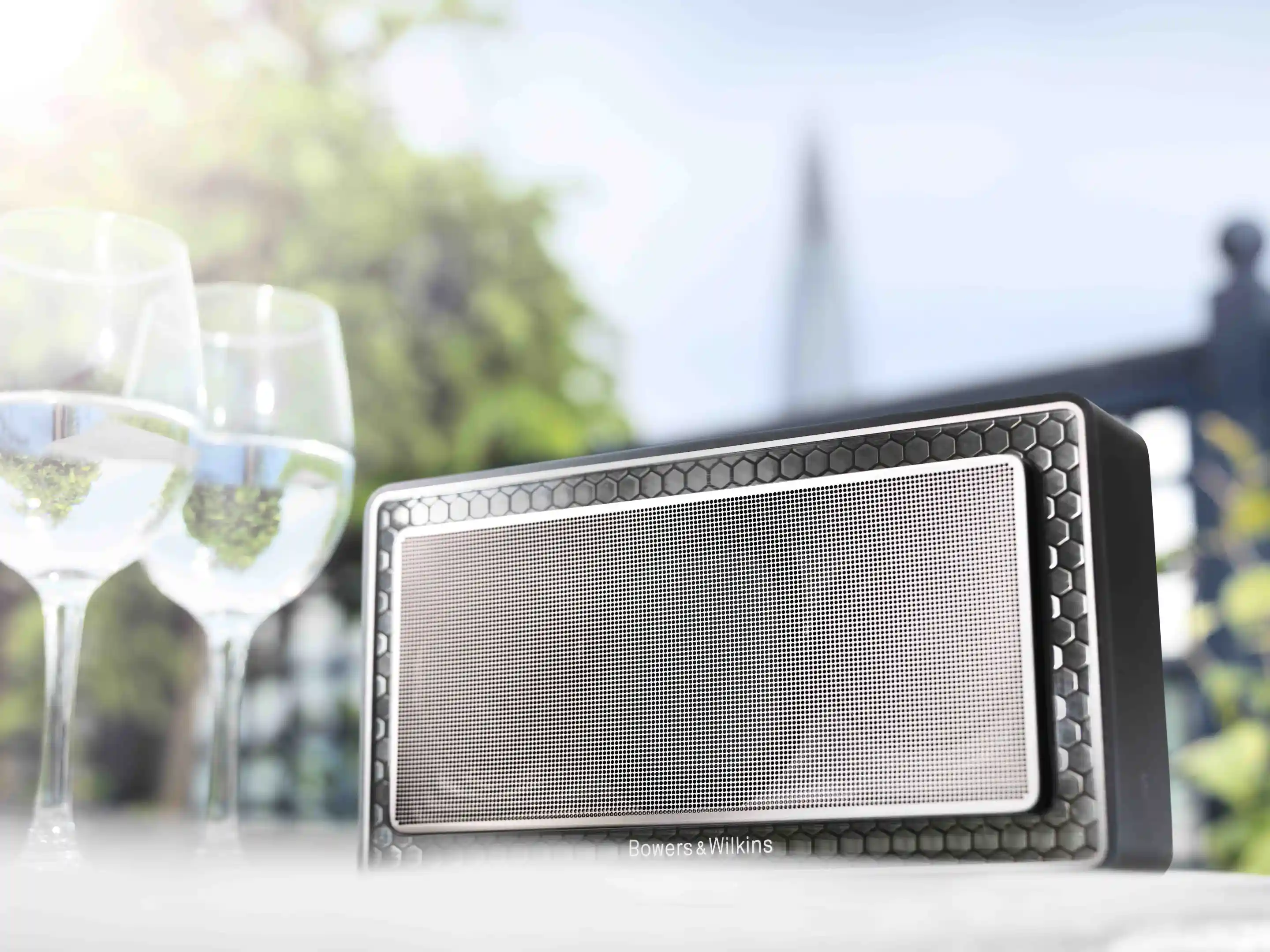 The T7 offers up to 18 hours of continuous playback between charges of its Li-ion battery