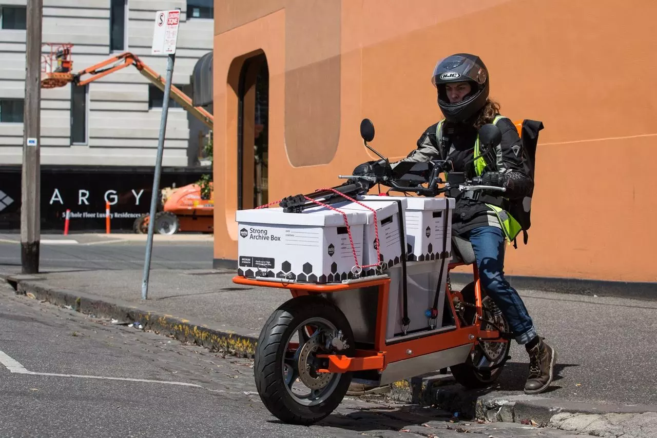 EsCargo: all-electric city and suburban delivery machine
