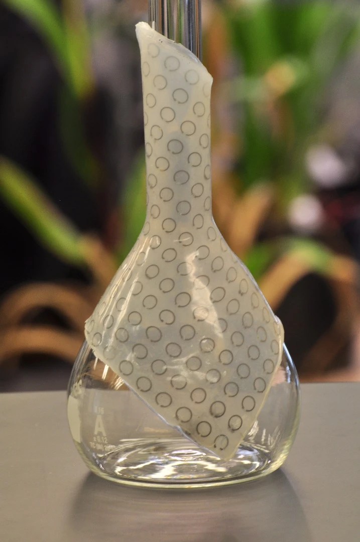 A vase wrapped with the radar-suppressing meta-skin