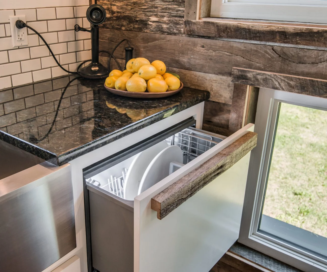 Small drawer dishwasher