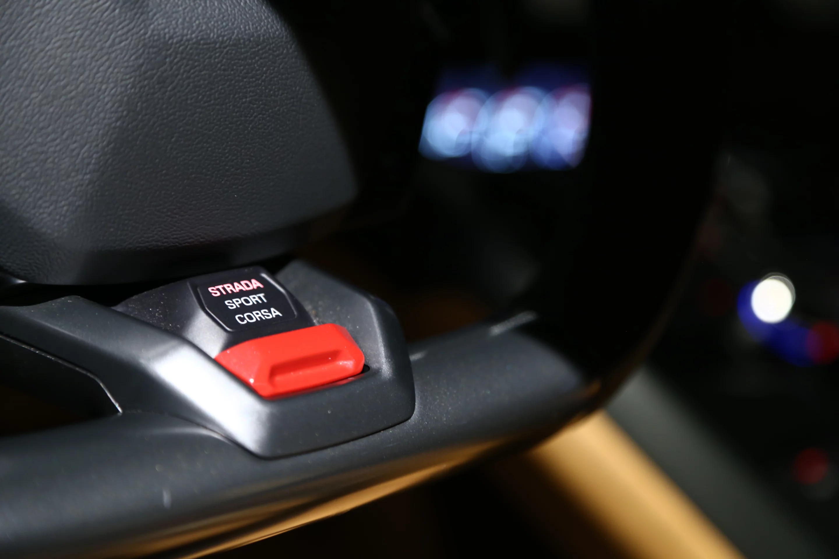 A steering wheel-mounted button gives drivers access to the Huracán s three different drive modes (Photo: Angus MacKenzie/Gizmag.com)