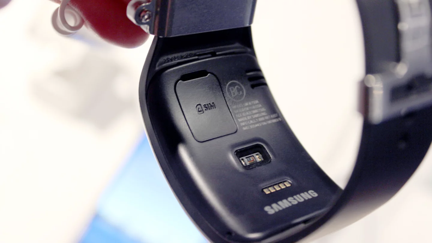 Samsung Gear S (Photo: Will Shanklin/Gizmag.com)