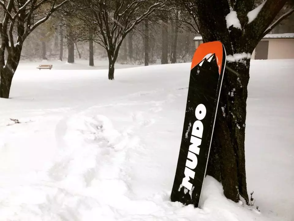 The makers imagine it folks taking the Mundo Trailboard to sledding hills, state parks and hiking trails, where the binding-free design and lightweight will allow them to easily transition from walking to riding when the opportunity arises