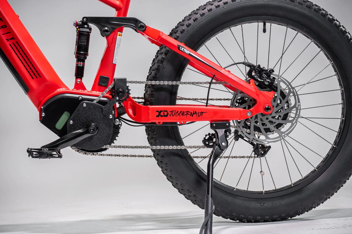 An interesting back end featuring the innovative Biktrix Coaxial-Drive motor, RockShox Monarch suspension, chunky fat tires and Tektro hydraulic stopping power