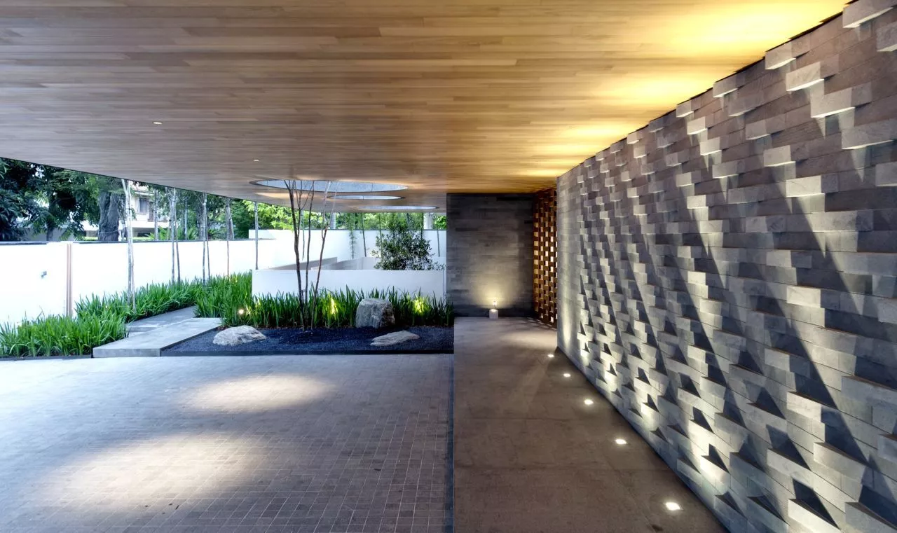 The ground floor residence contains a library, patio, water feature, kitchen, and guest room (Photo: Bryan van der Beek and Edward Hendricks)