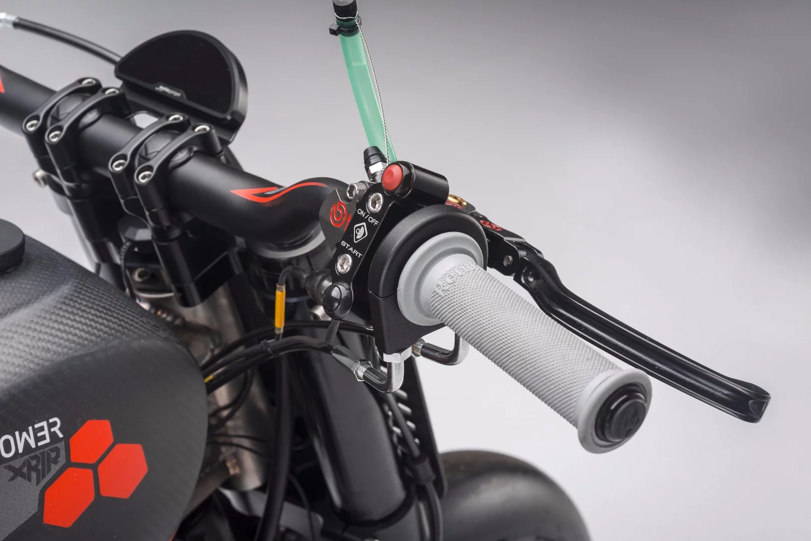 Bottpower XR1R: Renthal grips and nicely machined switchgear