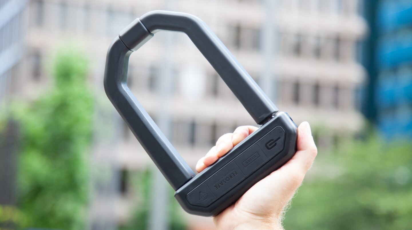 The Hiplok D1000 is said to weigh in 1.8 kg (4 lb)