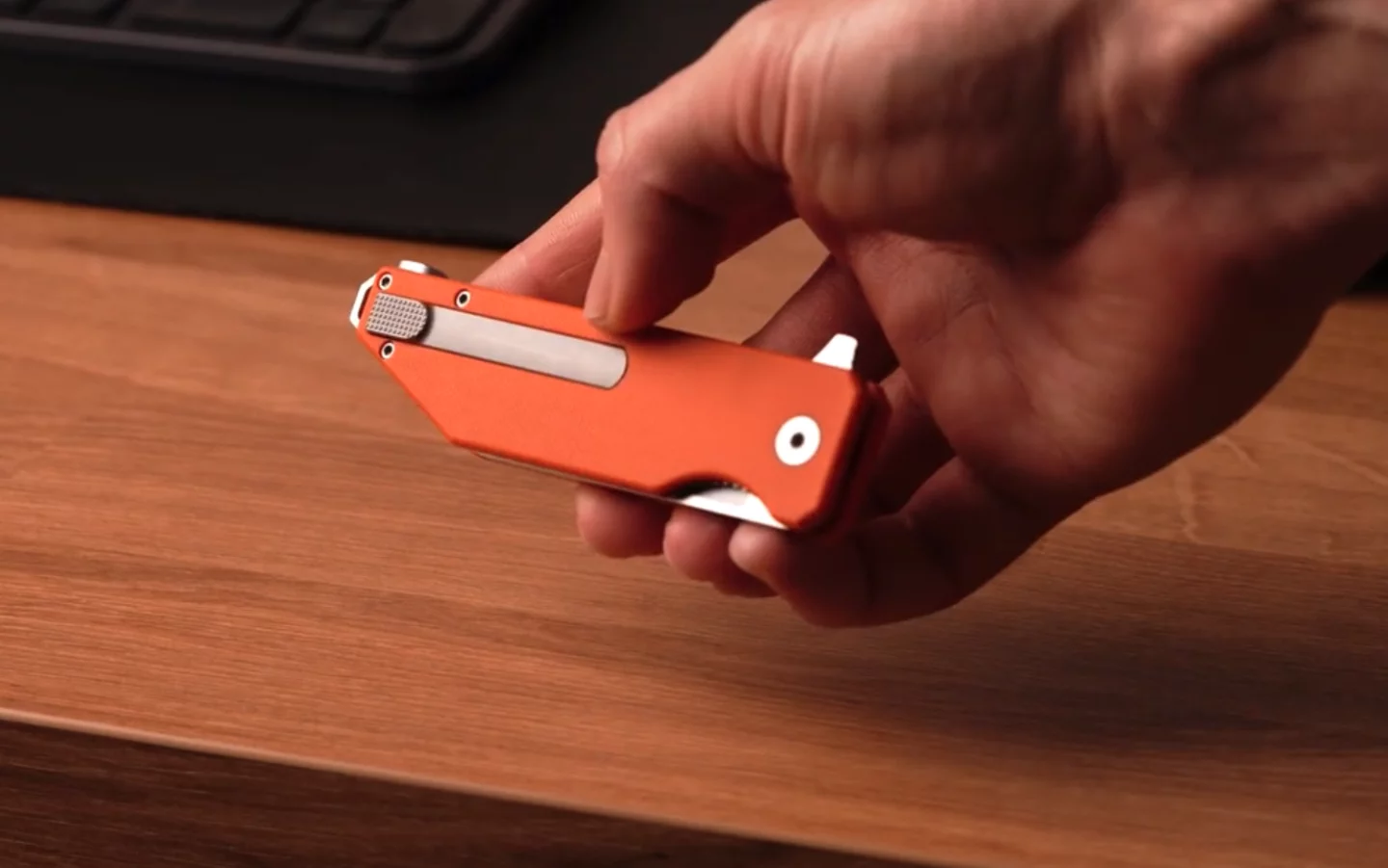 Peak Spec Apex Ghostclip flip knife features retractable pocket clip