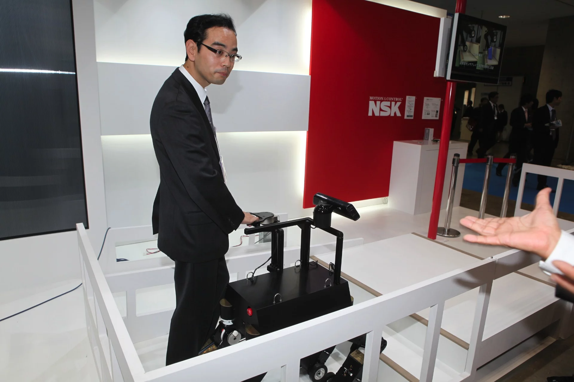 The NSK robot guide dog (Photo: gizmag.com)