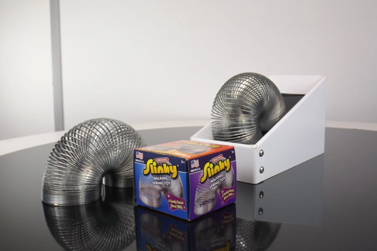 Project NESM allows users to run a Slinky indefinitely