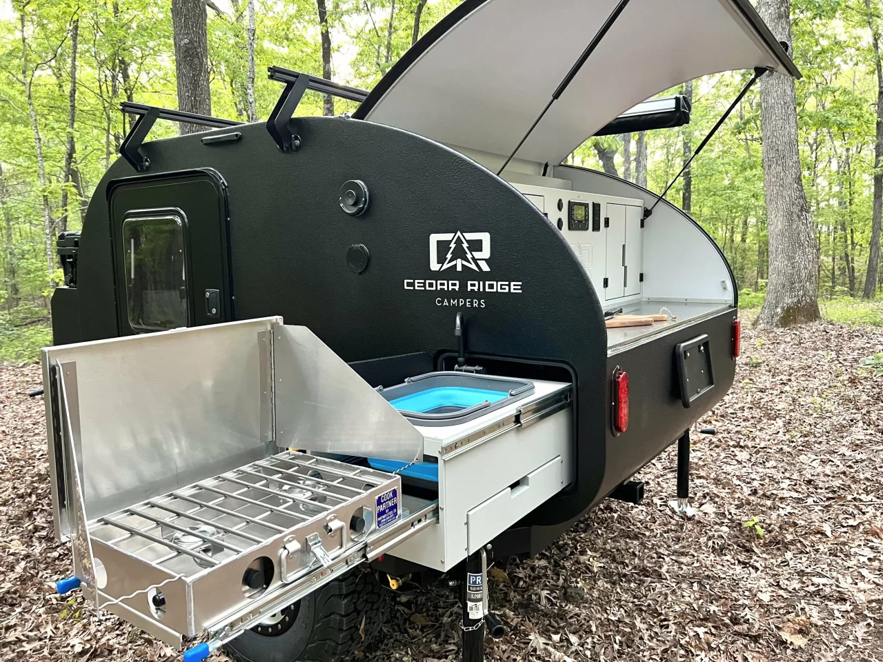 The multi-tier stove/sink slide creates a huge galley that prevents campers from running into the classic problem of "too many cooks in the kitchen"