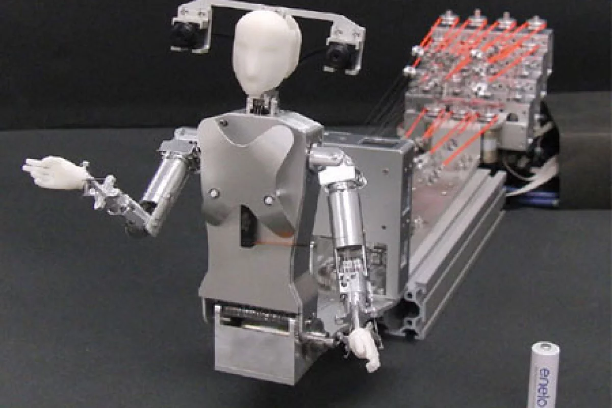 The MH-2 telepresence robot mimics the movements of its remote operator (Photo: Yamagata University)