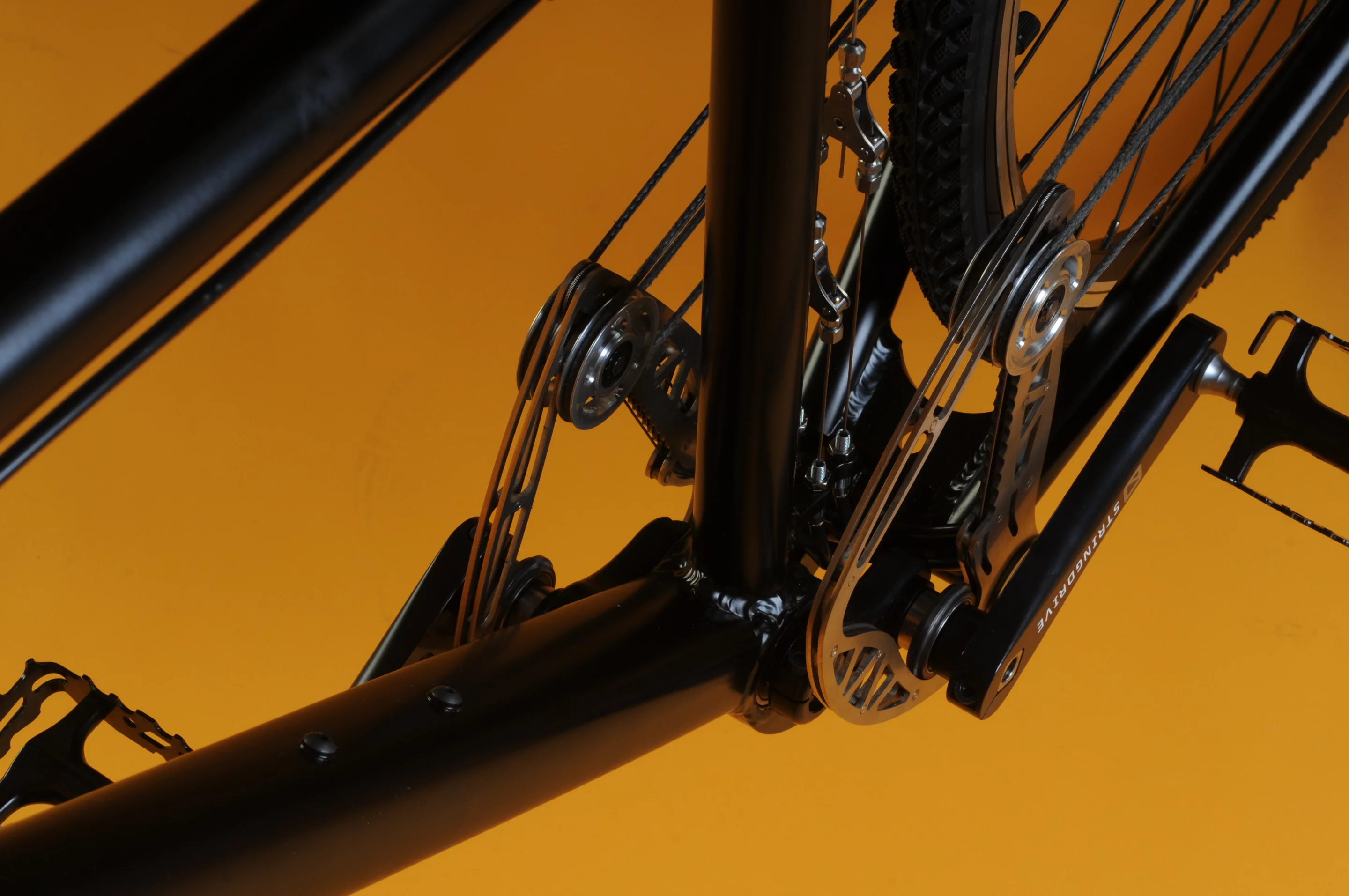 The precisely positioned triangular-shaped eccentric discs