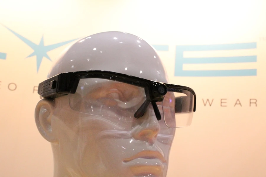 The Sports Glass has a sleeker profile and look than the Fashion Glass (Photo: Stu Robarts/Gizmag.com)