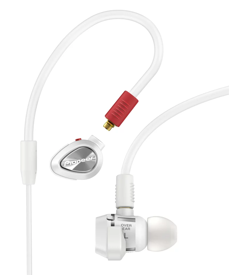 The housing of the DJE-1500 earphones can be rotated to user preference