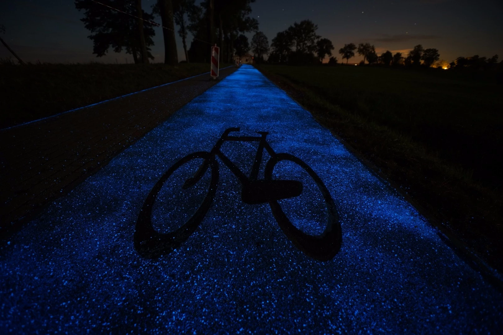 The material used to create the glowing effect is a fine aggregate containing inorganic luminophores