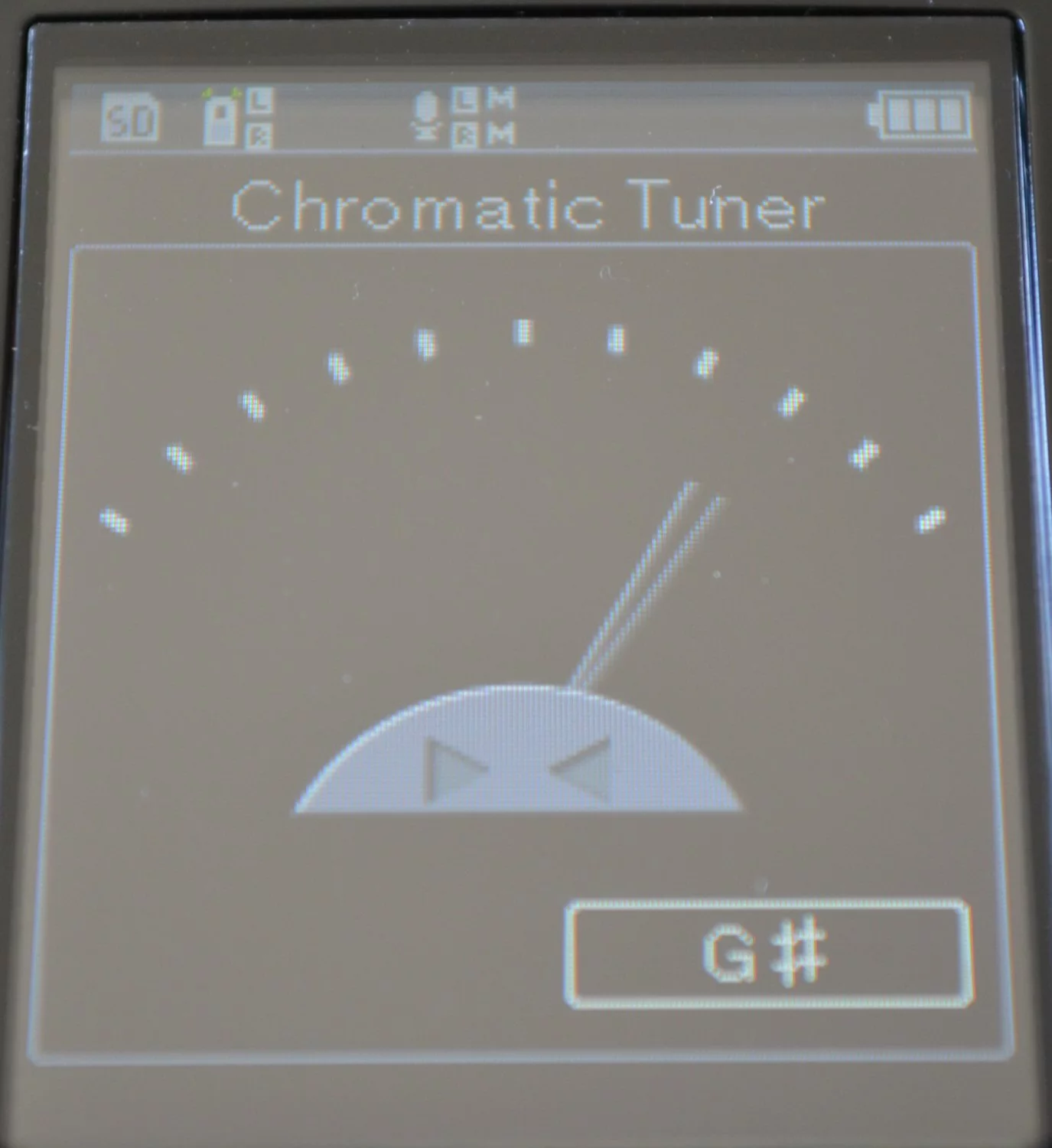 The Tuner function features a calibration mode which allows for adjustment of the reference tone by 1 Hz increments in the range of 435 Hz to 445 Hz