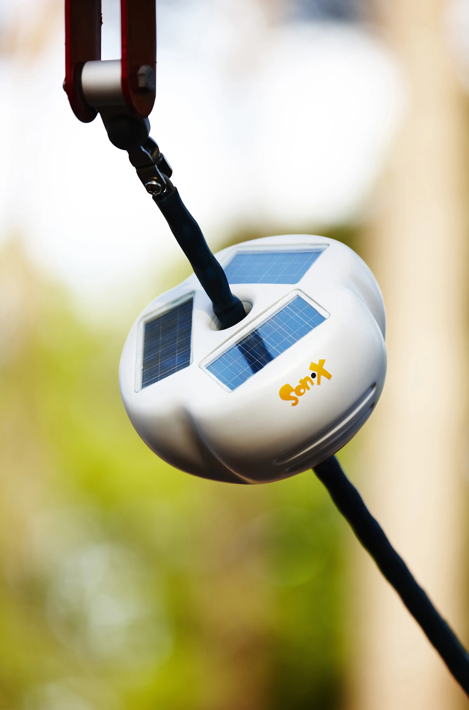 With the solar cells and battery buffer, the Son-X can be used without interruption for up to four hours