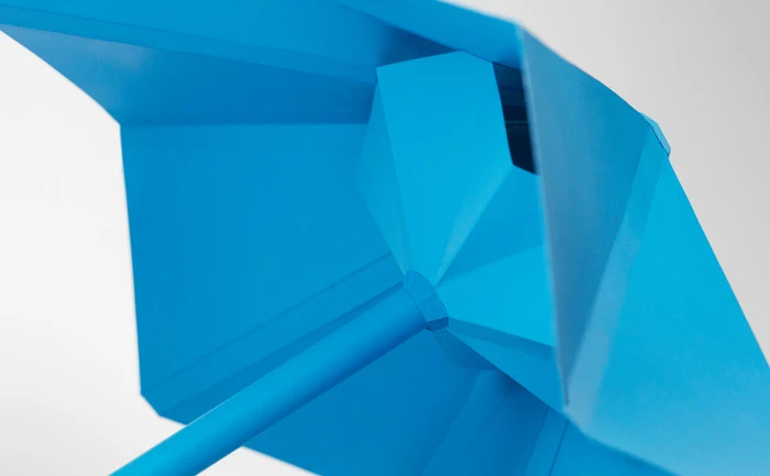 The Sa does away with the typical umbrella mechanism, instead using a small inverted internal canopy