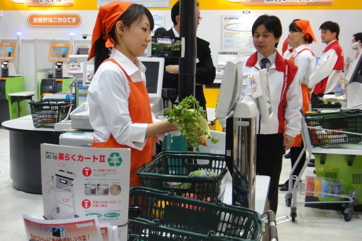 Toshiba Tec's new supermarket scanner is able to identify grocery items based on nothing but their appearance (Photo: DigInfo)
