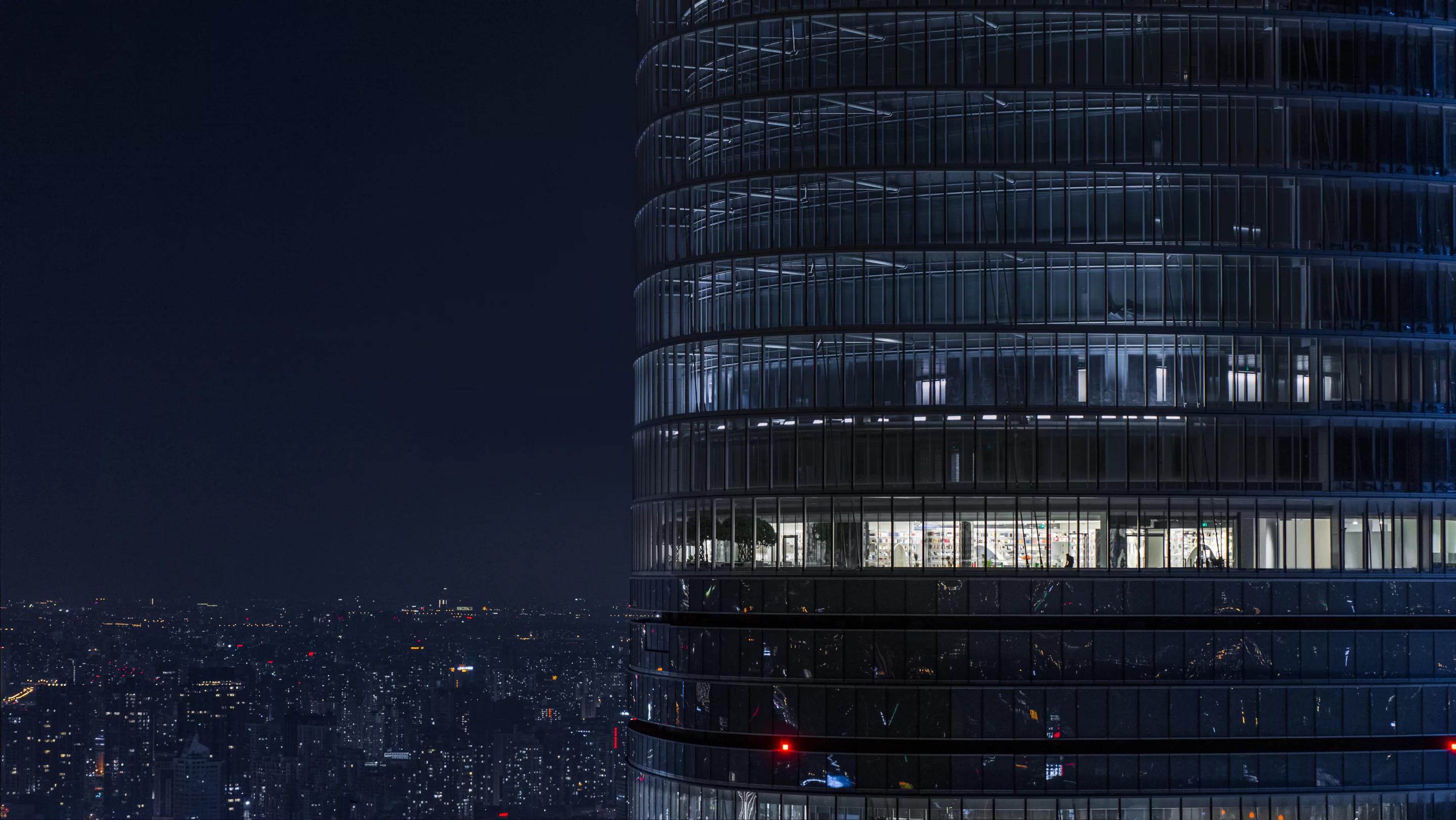 The Shanghai Tower features an eye-catching twisting design and rises to a height of 632 m (2,073 ft), making it the world's second-tallest building after Dubai's Burj Khalifa