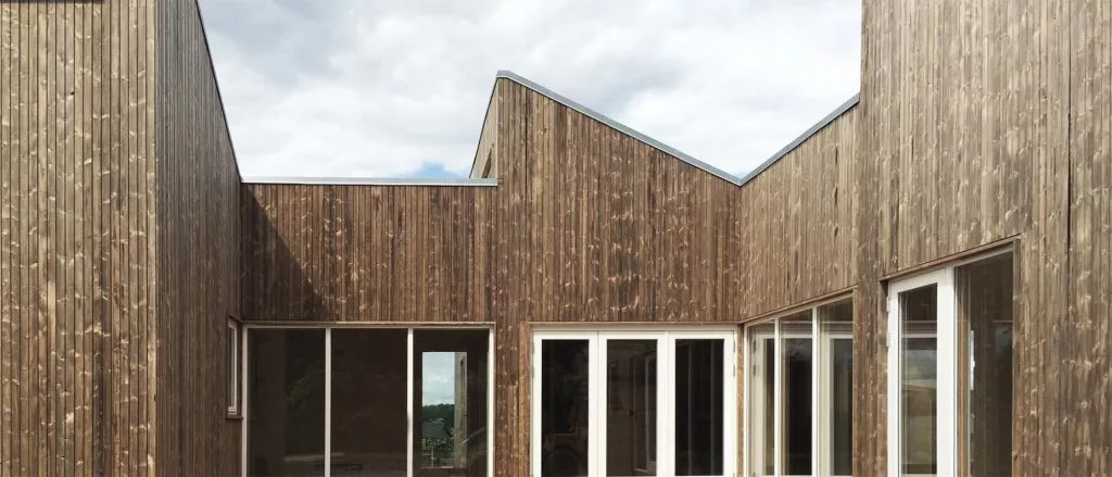 The performance of the boards used in the construction of the Biological House was tested by the Danish Technological Institute