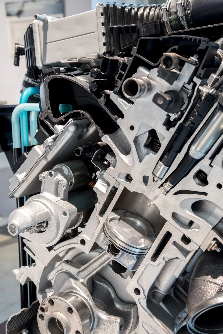 Water injection reduces the risk of knock in the engine, allowing a higher compression ratio